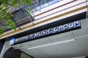 华纳音乐公布​​IPO定价，每股价格为25美元