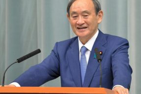 菅义伟以48%的支持率大幅领先，有望接替安倍出任日本首相