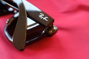 Facebook推出了第一款智能眼镜