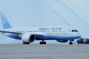 美国航空获第一架波音787-8梦想客机