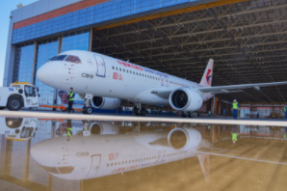 C919首个验证飞行航班抵达北京，开启验证飞行